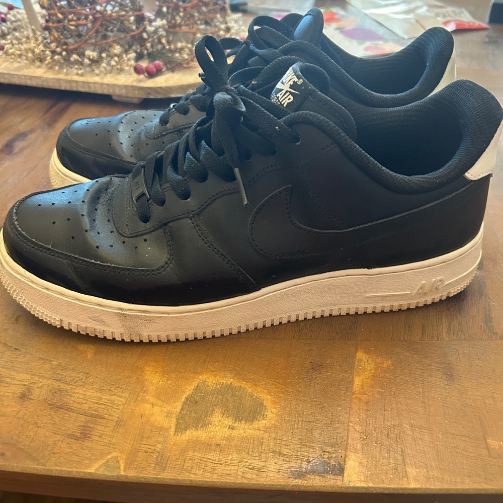 Nike Men's Black and White Sneakers